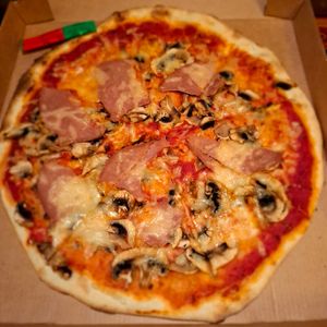 La Principessa, vegane d'office 😋. Pizza emportée. at Ô Petits Pâtons in Toulouse