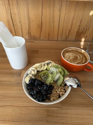 Vegan açai bowl and soy latte    at Ofu in Osaka