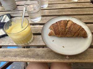 Golden milk alla soia e croissant  at Materia in Rome