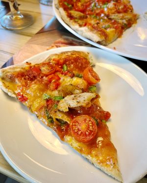 Sloce of "chicken" vegan pizza with Heura "pollo" and vegan cheese.
 at Pizzería Carlos in Barcelona