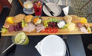Die neue Brotzeit für zwei (Veganes Frühstück) at Das Luma'z in Wernigerode