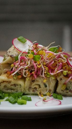 NOleśnik
*Twarożek ze słonecznika
*Rzodkiewka
*Oliwa szczypiorkowa
*Kiełki i szczypiorek

Fot. @gdzieznowu at NO TU OliDeli in Warsaw