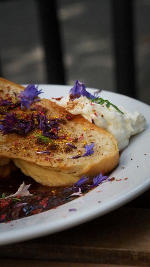 TUchałka
*Chałka
*Powidła śliwkowe z czerwonym pieprzem
*Słodka śmietanka
*Cukier cynamonowy

Fot. @gdzieznowu at NO TU OliDeli in Warsaw