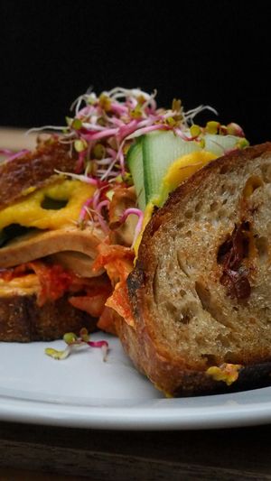 NOtost
Ser z ziemniaka, świeży ogórek, majo sriracha, kimchi, marynowane tofu wędzone, szczypiorek, kiełki at NO TU OliDeli in Warsaw