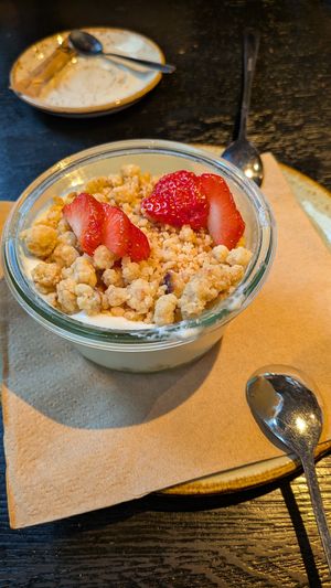 Vegan strawberry crumble at 60 seconds to Napoli  in Stuttgart
