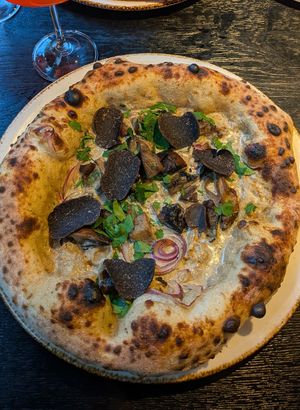 Magic mushrooms mit extra Trüffel (leider hat der Trüffel nach nichts geschmeckt) at 60 seconds to Napoli  in Stuttgart