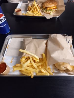  at Furahaa Express - Food Truck in Paris