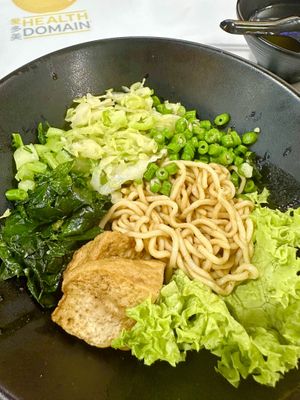 干捞面 with veggies and using ramen. Requested no mock meat.   at  Wanyuan Vegetarian 万缘素食 - Woodlands in North Singapore