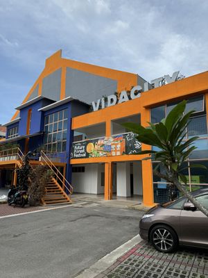 Parking available outside    at Flygod VegeCafe 翔一素食料理 - Vidacity in East Singapore