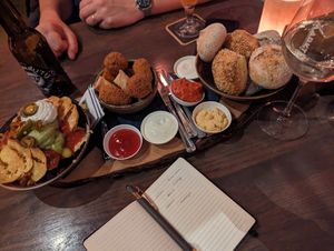 Vegan borrel plank at Markt 8 in Asten