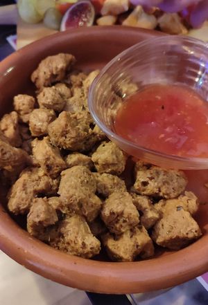 No carne con salsa agridulce (no quedaba de albahaca y nos la propusieron) at Lolas Local Madrid in Madrid