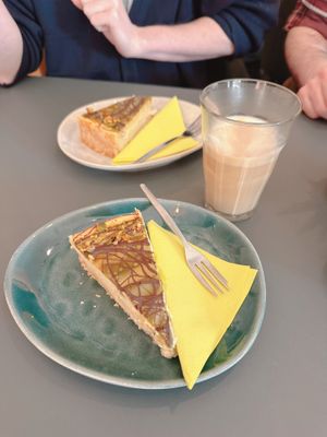 Vegan cheesecake with oat milk latte macchiato   at Neue Speisekammer in Hannover
