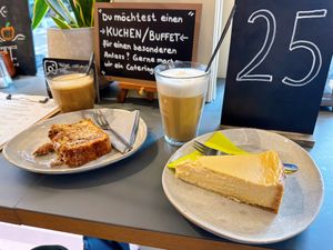 Oat milk macchiato with vegan cheesecake and banana bread   at Neue Speisekammer in Hannover
