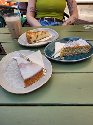 apple pie, lemon pie and moon pie at Neue Speisekammer in Hannover
