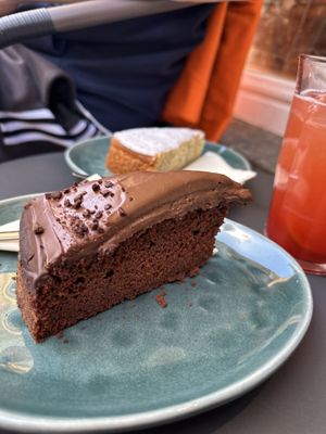 Schokokuchen (+ Zitrone-Mohn Kuchen)  at Neue Speisekammer in Hannover