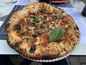Marinara pizza with mushrooms (supplement)  at Maccione in Liege