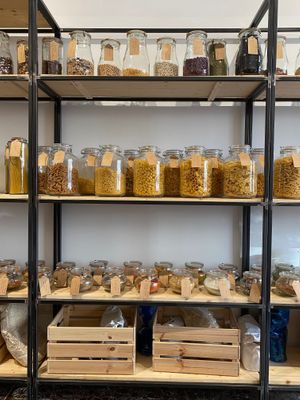 Pasta, legumi, spezie  biologiche at Sfuso Shop in Milan