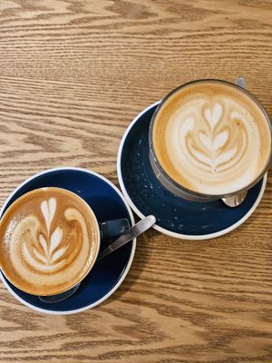 Flat White & Latte with oat milk at MERCY Coffee Company in Dusseldorf