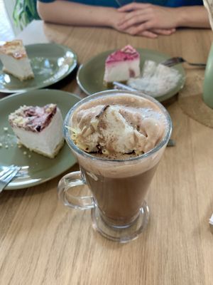 Caramel sea salt hot chocolate with almond milk & vegan whipped cream   at Glutopia in Szolnok