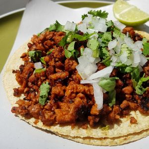 Taco de chorizo at Paraíso Universal in Tlalnepantla
