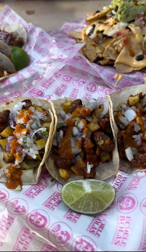 Tacos chorizo con papas veganos at Échele Bolas in Tenerife