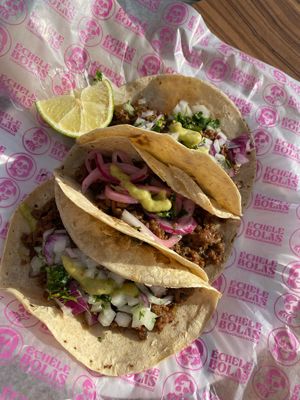 Arrachera vegana tacos at Échele Bolas in Tenerife