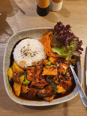Vegetables, tofu and vegan beef in spicy soy sauce at Viegan in Stuttgart