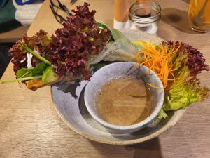 Sommerrollen mit Avocado at Viegan in Stuttgart