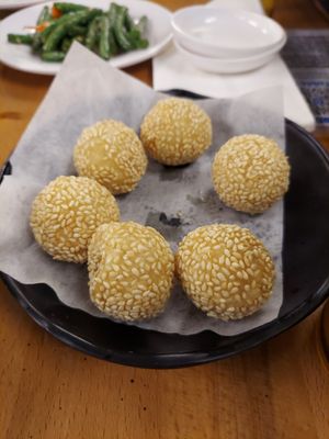 Vegan Sesame balls at One Bite Dumpling一口香饺子坊 in Santa Clarita