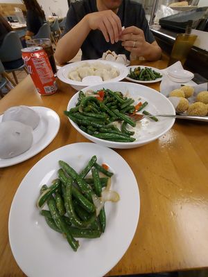 Green Beans, vegan Sesame balls, vegan taro bao buns at One Bite Dumpling一口香饺子坊 in Santa Clarita