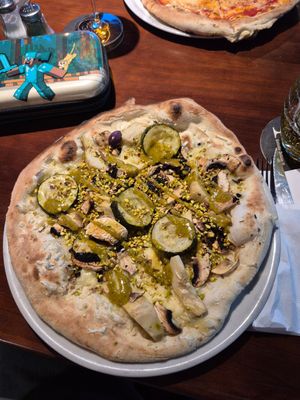 Vegana pistachio pizza at Da Marcello in Mallorca