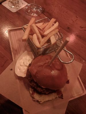 Vegan green chef burger at Abdij de Westerburcht in Westerbork