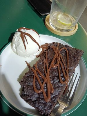 Brownie (really dry and sour, not nice at all) at Neat Burger - Porta Venezia in Milan