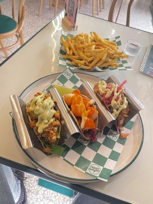 Surf and Turf Taco Trio (10,50€) Patatine Fritte (4,50€)  at Neat Burger - Porta Venezia in Milan