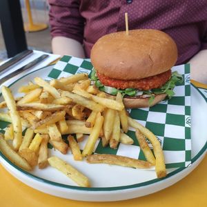 "Spicy" crunchy chicken & fries at Neat Burger - Porta Venezia in Milan