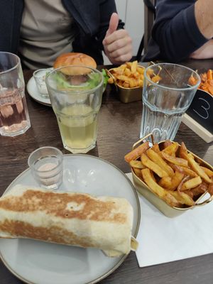 Kebab et frites maison at Kali in Orleans