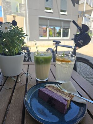 💚 LimetteHeidelbeerTarte, iced MatchaLatte, HolunderblütenQuittenLimo 😋 at Café Winzrieth in Gaggenau