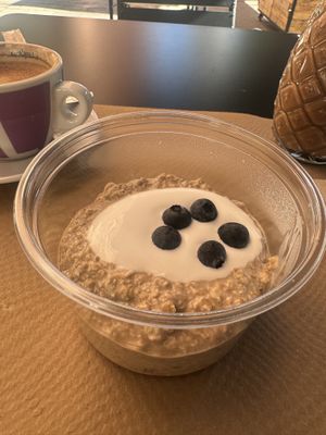 Overnight oats with coconut yogurt and blueberries   at super be in Barcelona