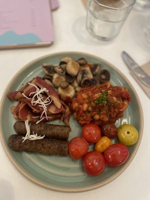 English breakfastt  at Bistro Deppat in Vienna