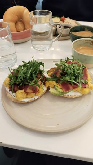 Nagel with vegan scramble and vegan bacon at Bistro Deppat in Vienna