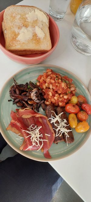 Full English at Bistro Deppat in Vienna