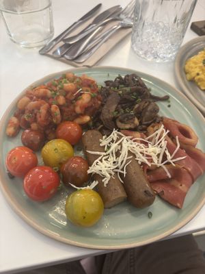 Englisches Frühstück  at Bistro Deppat in Vienna