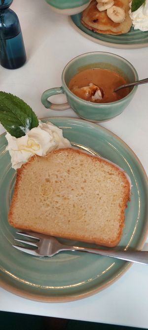 Zitronenkuchen at Bistro Deppat in Vienna