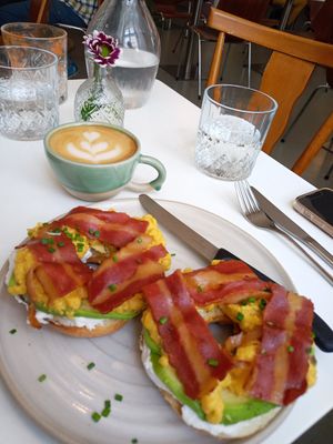 Breakfast Bagel 🥯 at Bistro Deppat in Vienna