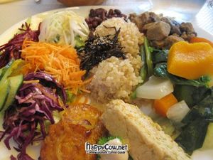 Assiette complete decouverte(Complete discovery plate) : Vegan dish with seitan, tofu and tempeh at Les Cinq Saveurs d'Anada in Paris