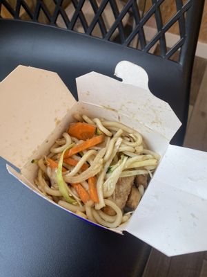 Udon con verduras y “pollo"  at PadThaiWok in Granada