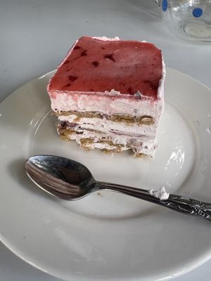 Tiramisú con frutas rojas   at Veganion in Mexico City