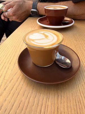 Cortado and flat white with oat milkk  at HOTTO Coffee Lab in Mallorca