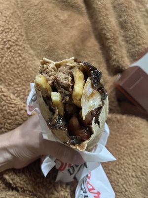 Vegan shawarma with carmelized onions   at Brasa Burguer in Foz Do Iguacu