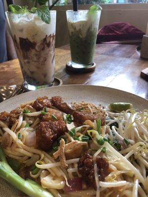 Pad thai  at Kem-Kon KhaoSan (เข้ม-ข้น ข้าวสาร) in Bangkok
